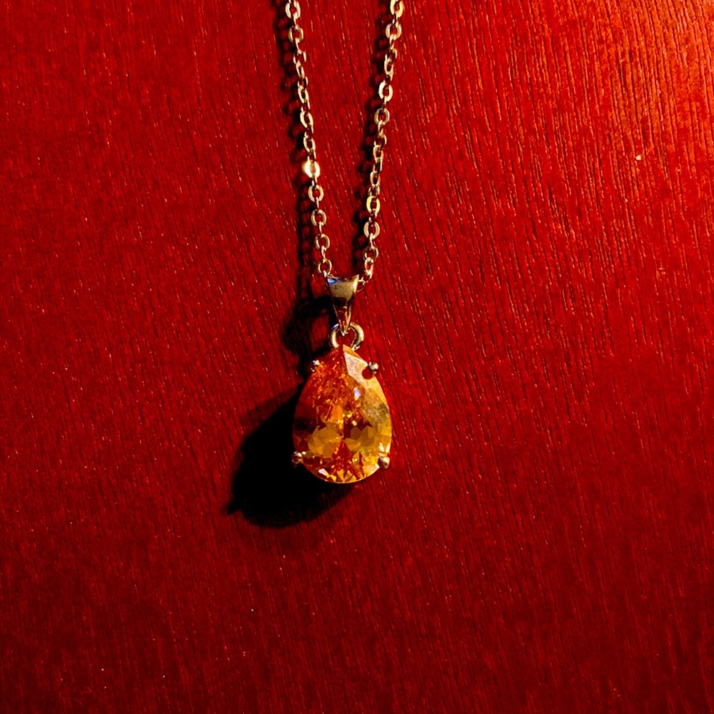Teardrop necklace